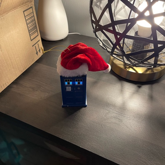 Dr who Tardis lighted ornament - Picture 5 of 5